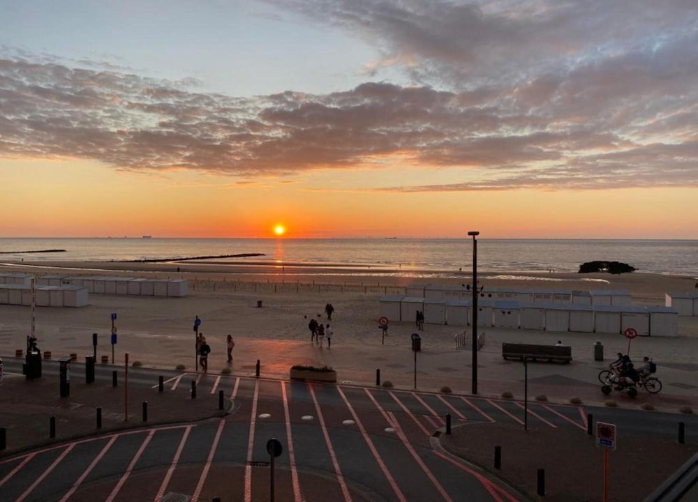 Apartment in Knokke Near Zeedijk Beach
