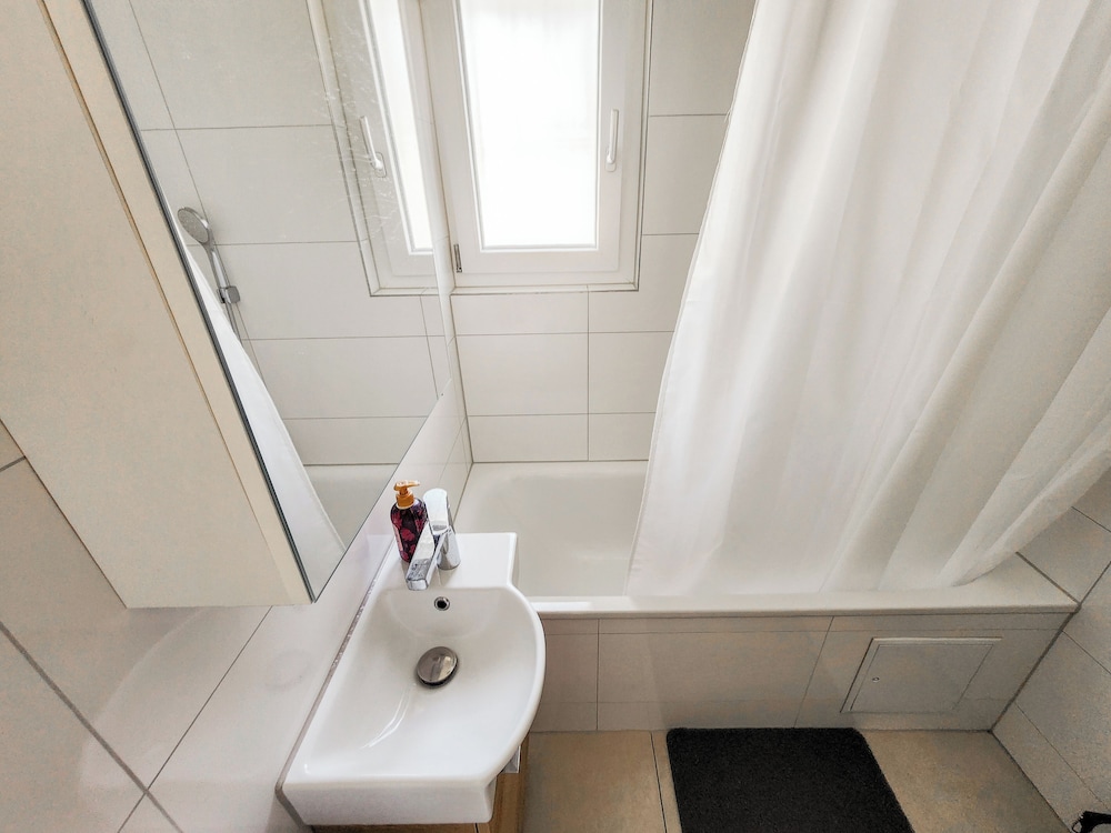 VK - VBD - Zurich Airport - Homestay - Villa Bassersdorf