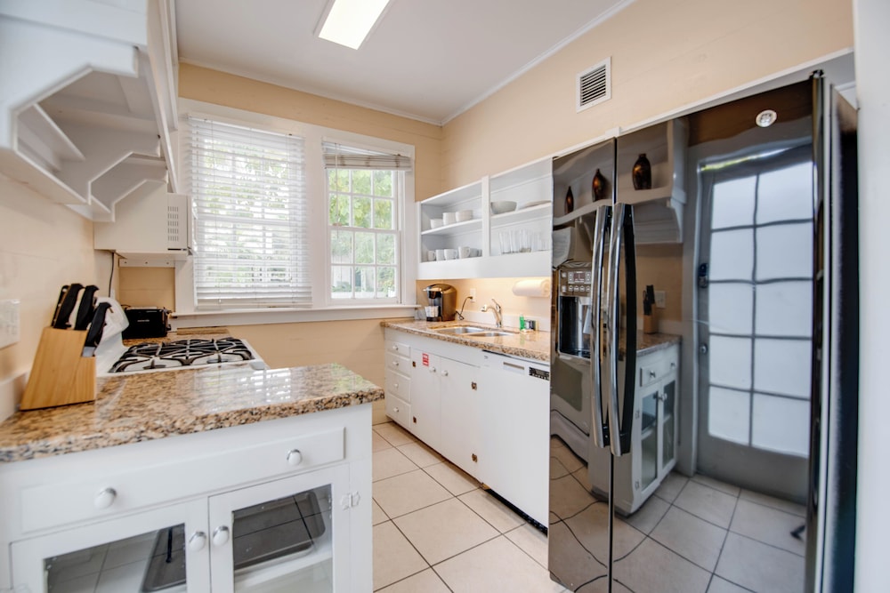Banana's Foster Guesthouse