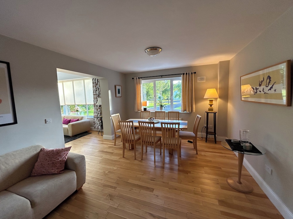 4 Bedroom Detached Home Close to Kenmare Town
