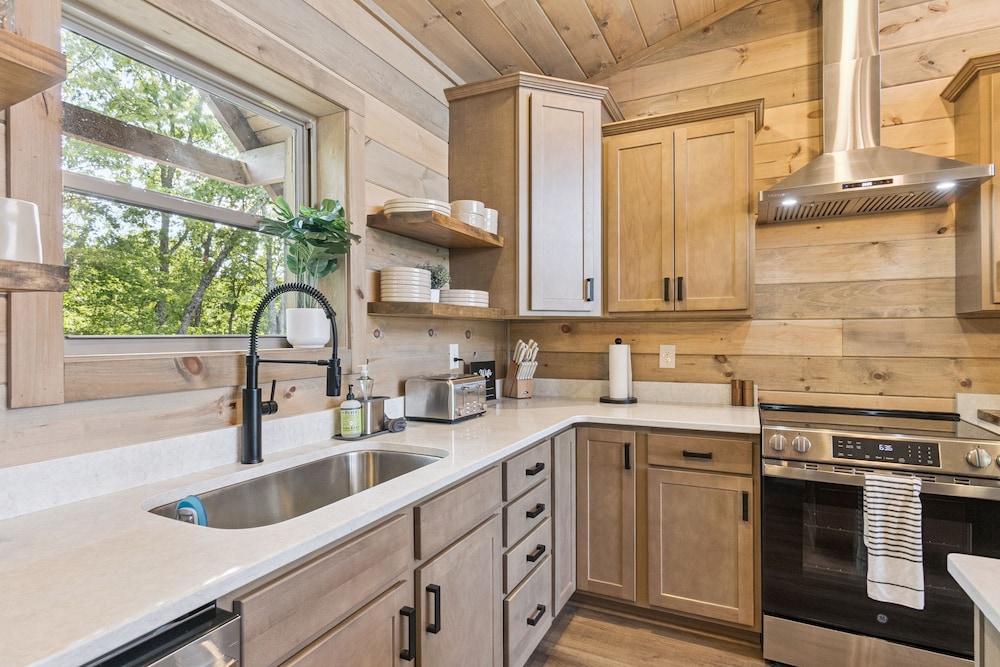 Golden Oaks Cabin 3 Bedroom Home