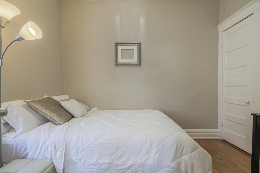 Peaceful One Bedroom Home Near Chicago