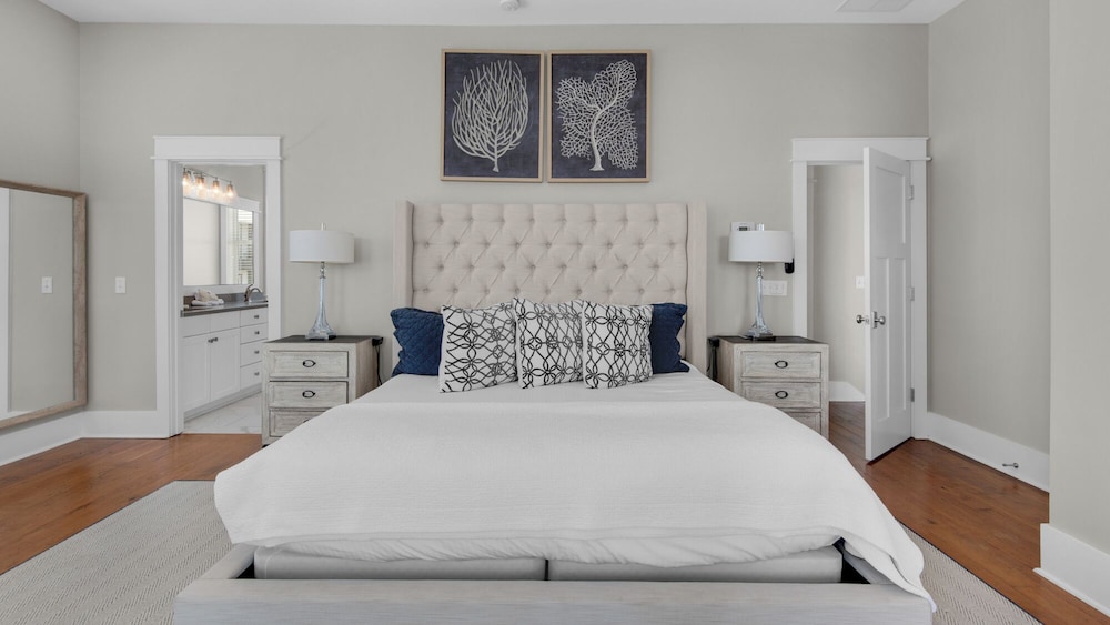 5BR Sleeps 14 in Seagrove Beach, Golf Cart, 6 Bikes, Pool + Free Attractions!