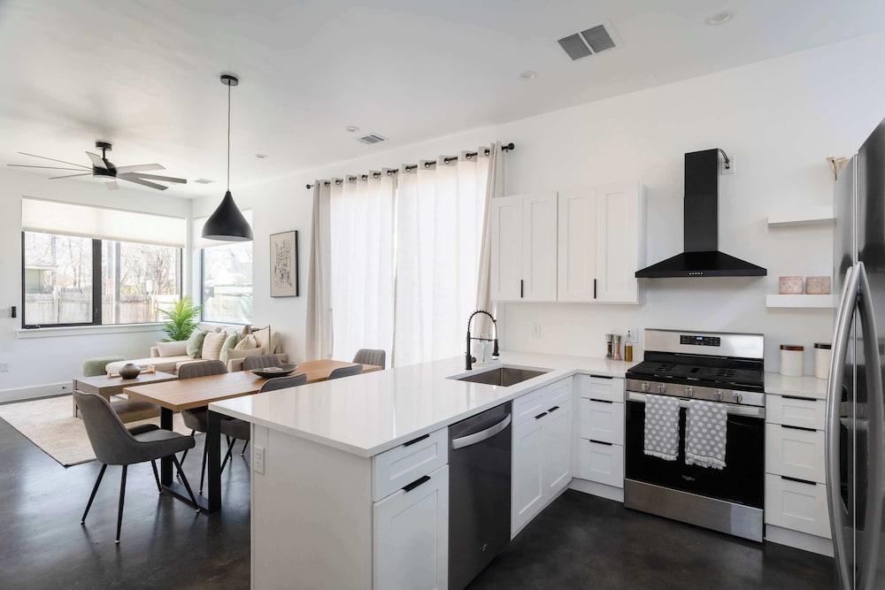 Upstay: Contemporary 2BR Retreat w Patio & BBQ