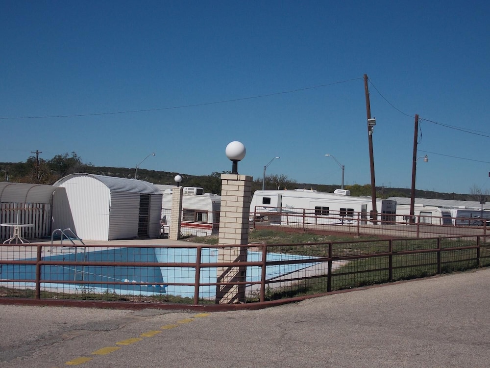 Holiday Host Motel