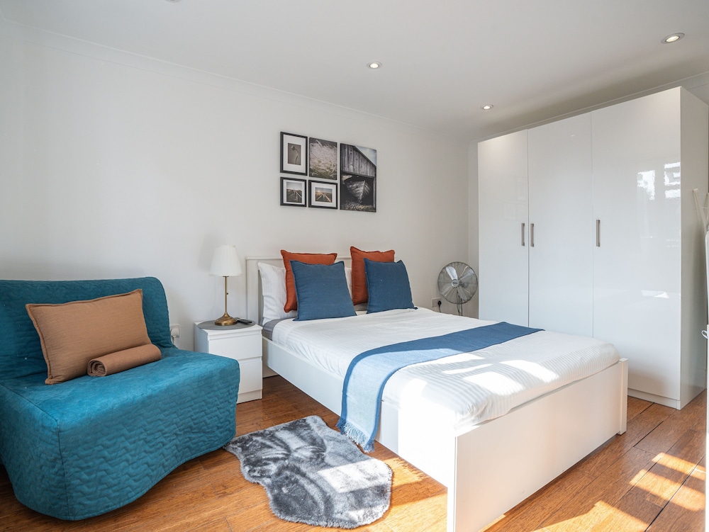 1 Bedroom Comfortable Flat in Kensington