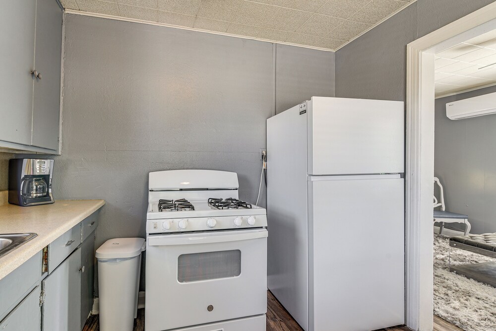 Near Sabine Lake: Pet-friendly Apt in Port Arthur