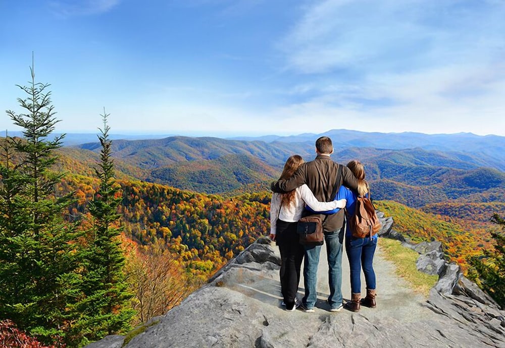 stayNantahala – Smoky Mountain Cabins and Luxury Yurts