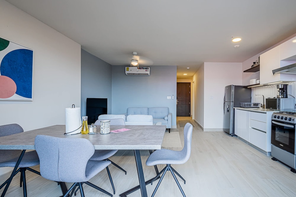 w Comfy 1BR w Perfect Balcony in Casco View