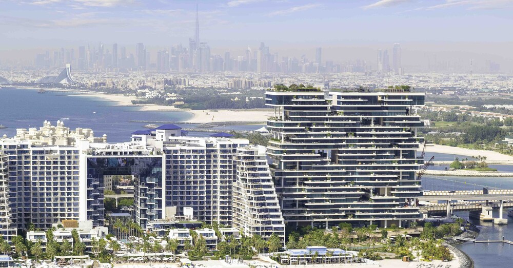 LUX The Marina Vista Beachfront Suite 2