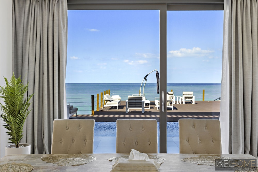 WelHome - Extraordinary Giant Water Villa on Nurai Island