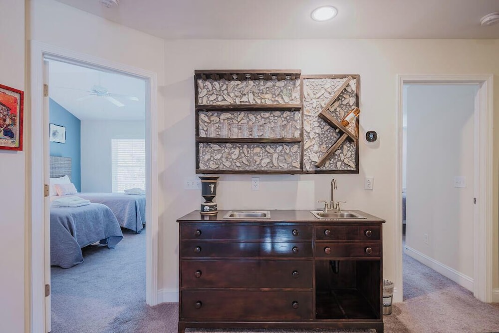 Mary Margaret Cottage - Spacious 4 Bed Coastal Home, Historic Old Town Bluffton
