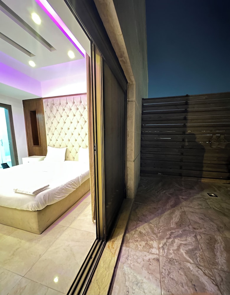 Charming Amman Apartment With Electric Heating & Pool Access