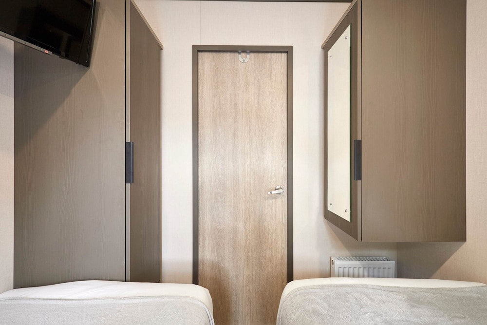 Host Stay Royal Pines Lodge