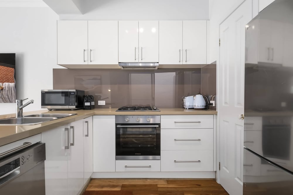 Elegant 3-bed Townhouse in Leafy Kensington