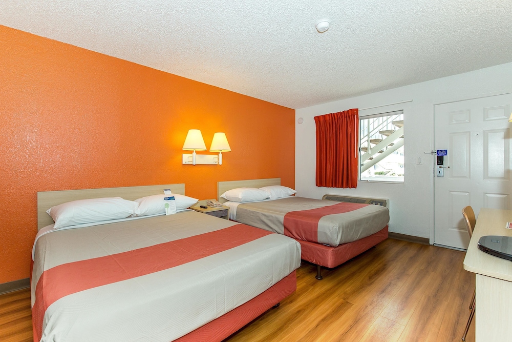 Motel 6 Hayward, CA – Silicon Valley Gateway