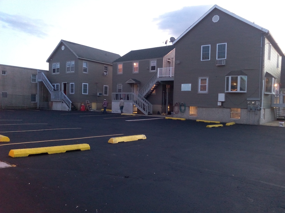 Four Winds Motel