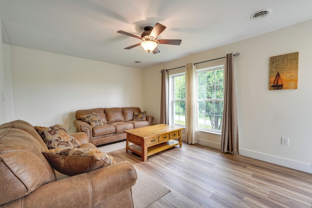 Fish, Hunt & Hike: Pet-friendly Home in Allenwood