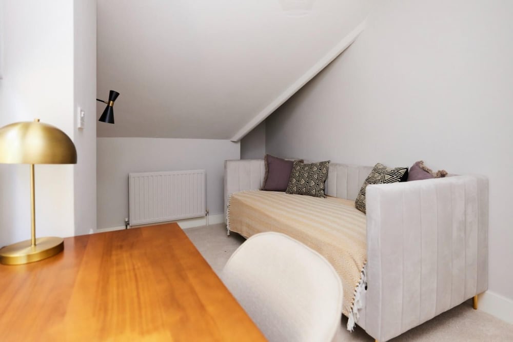 The Lambeth Arms - Prestigious 3bdr Flat