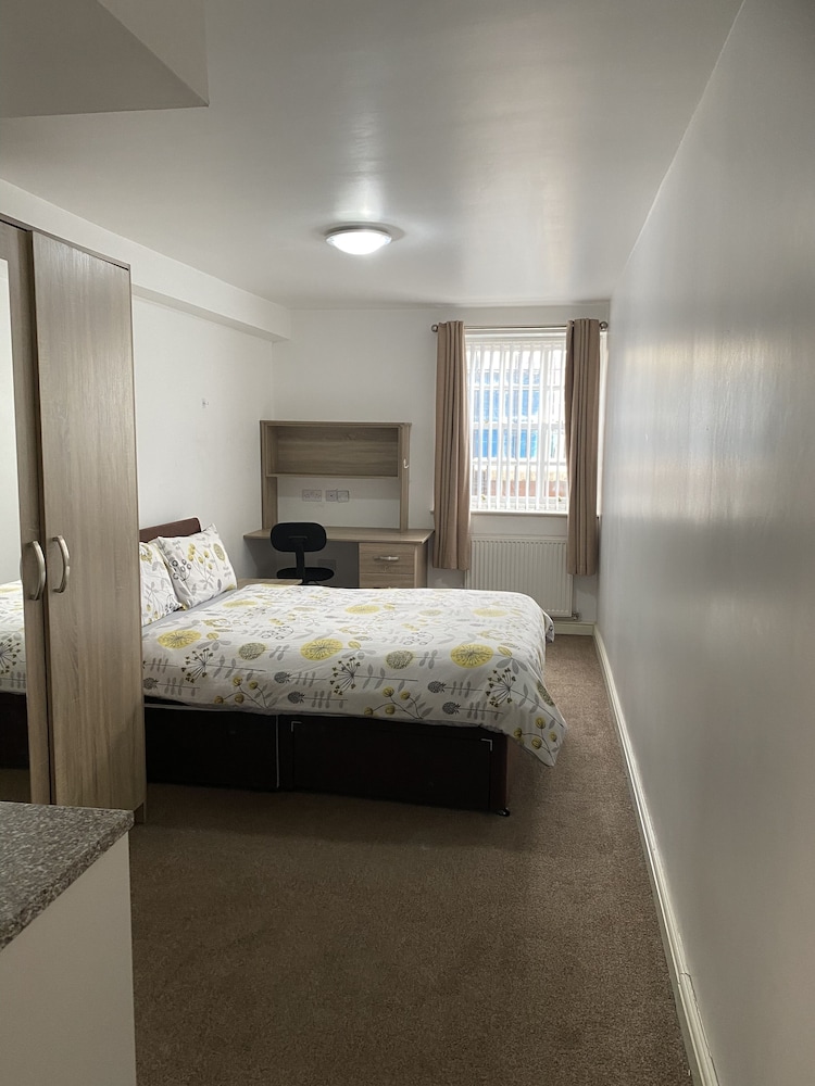 Inviting 3-bed Apartment in Stockton-on-tees view 5