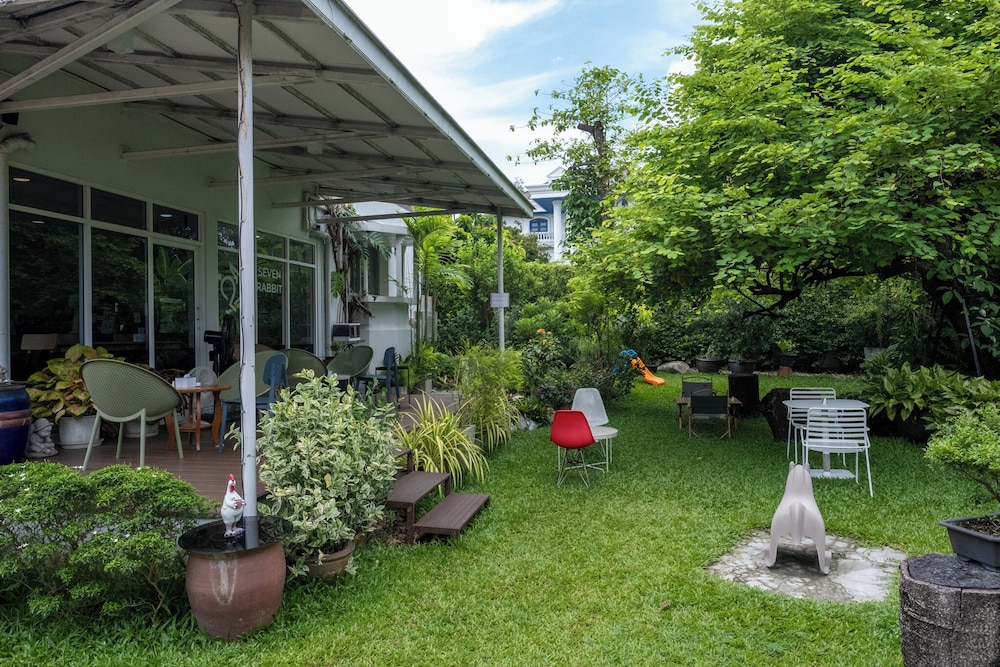 Seven Rabbit House