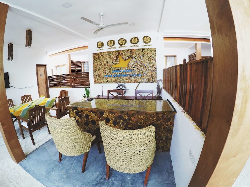 Dhiffushi White Sand Beach Hotel 22
