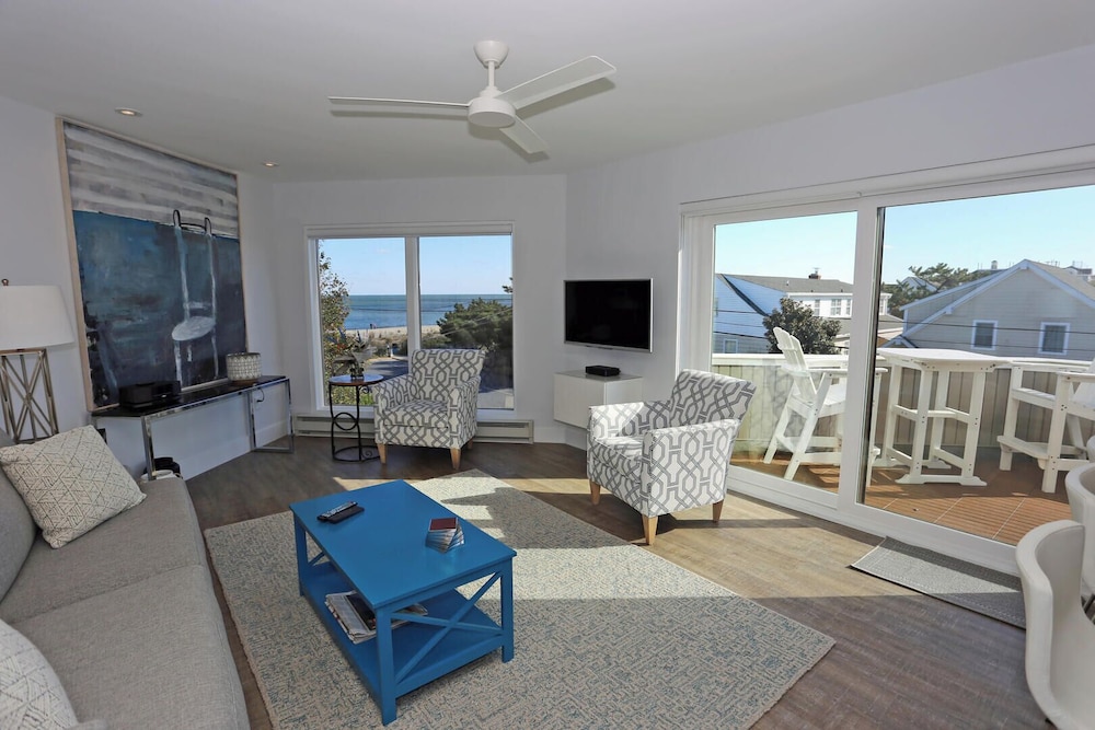 Mariners Court 224