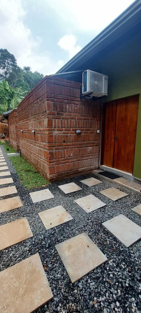 Ella Nine Peaks (Araliya Villa & The Club House)