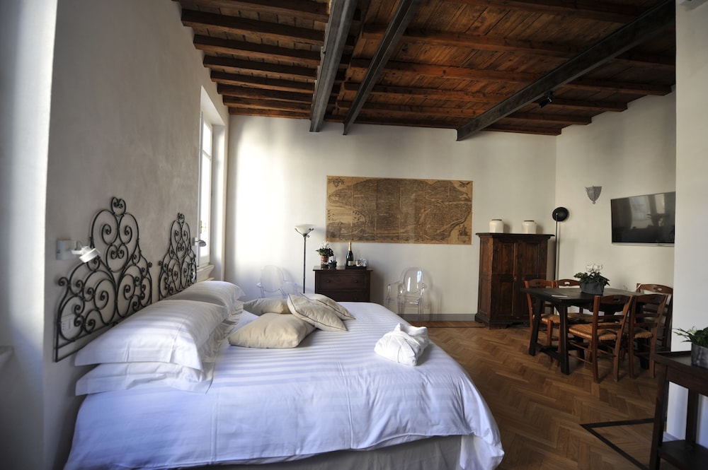 Rome Frattina 27