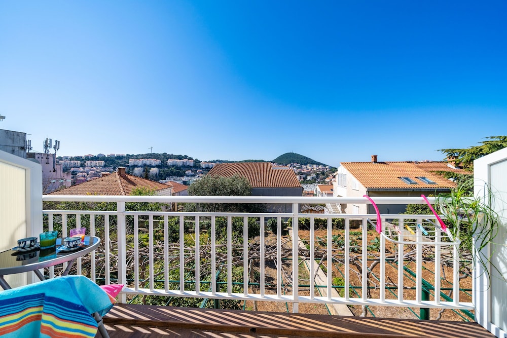 Jele Rooms