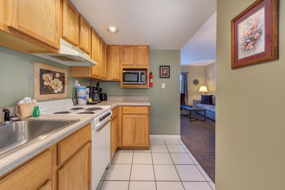 Colonial Crest Condo Unit #113