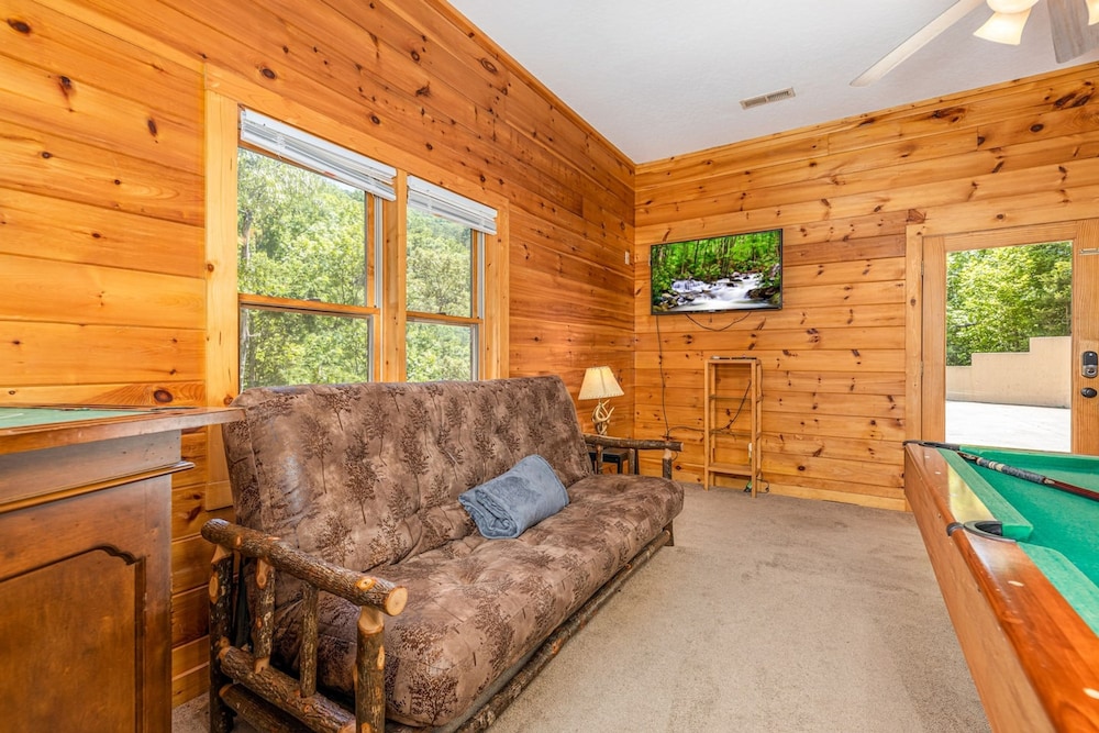 Dog Friendly Secluded Cabin W Hot-tub Sleeps 12
