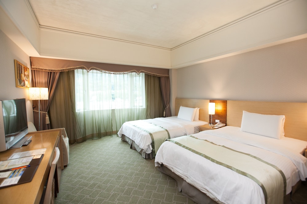 Hoya Hot Springs Resort & Spa