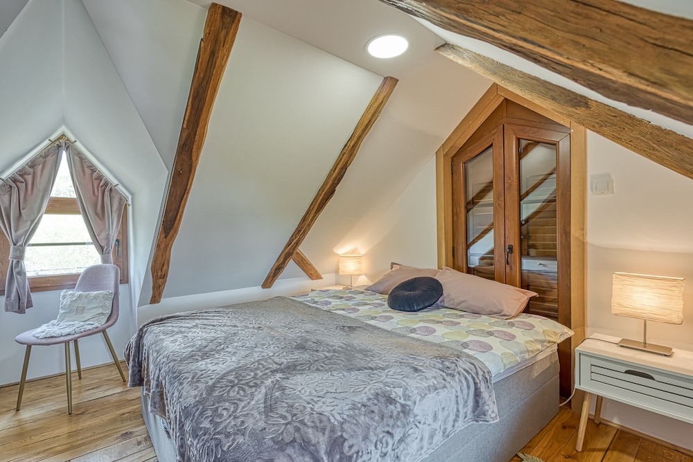 Rural House With Wellness view 4