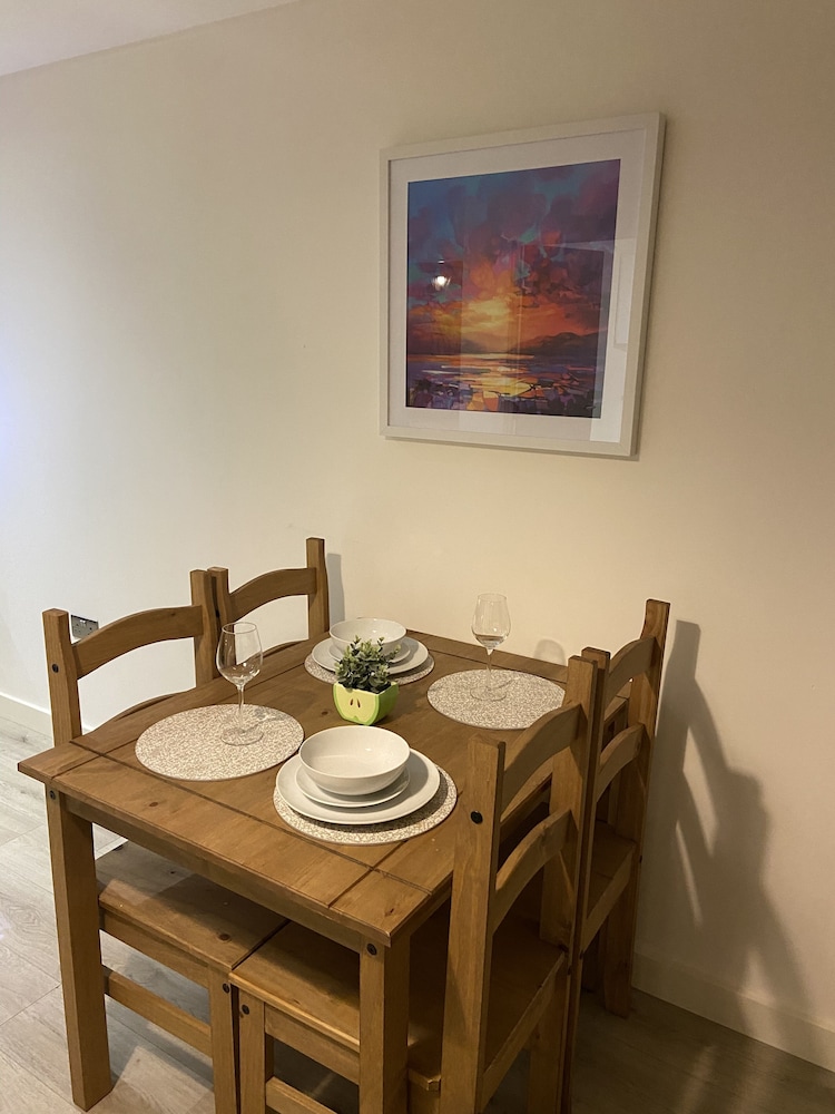 Captivating 2-bed Apartment in Bradford view 3