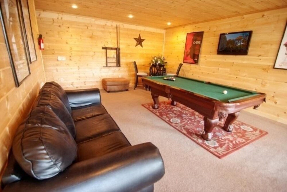Cloud Nine - 5 Bedrooms, 5 Baths, Sleeps 16 Home by RedAwning