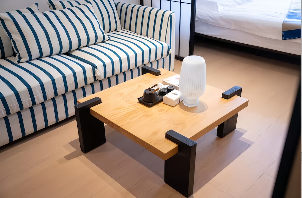 Shanghai Hills & Fan Stay