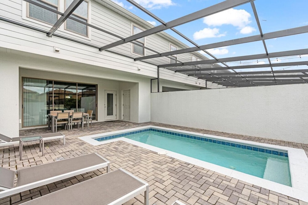 Spacious 5BR Villa w Private Pool Near Disney
