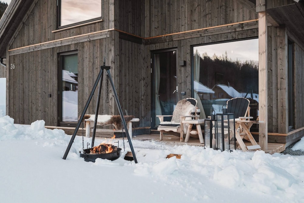 Hiking, Ski Resort, Local Shuttle bus Oslo Airport