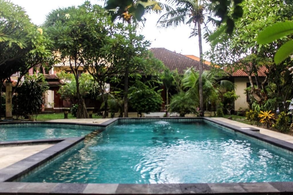 Budhi Beach Inn