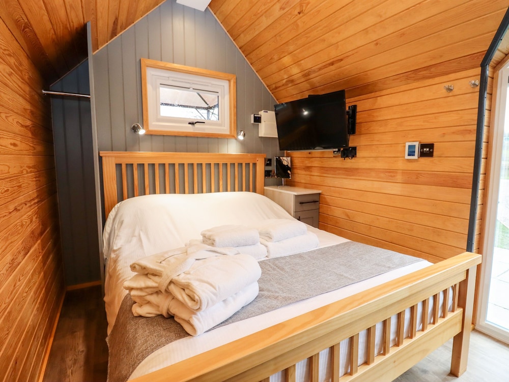 Acorn Lodge At Bridge Lake Farm & Fishery