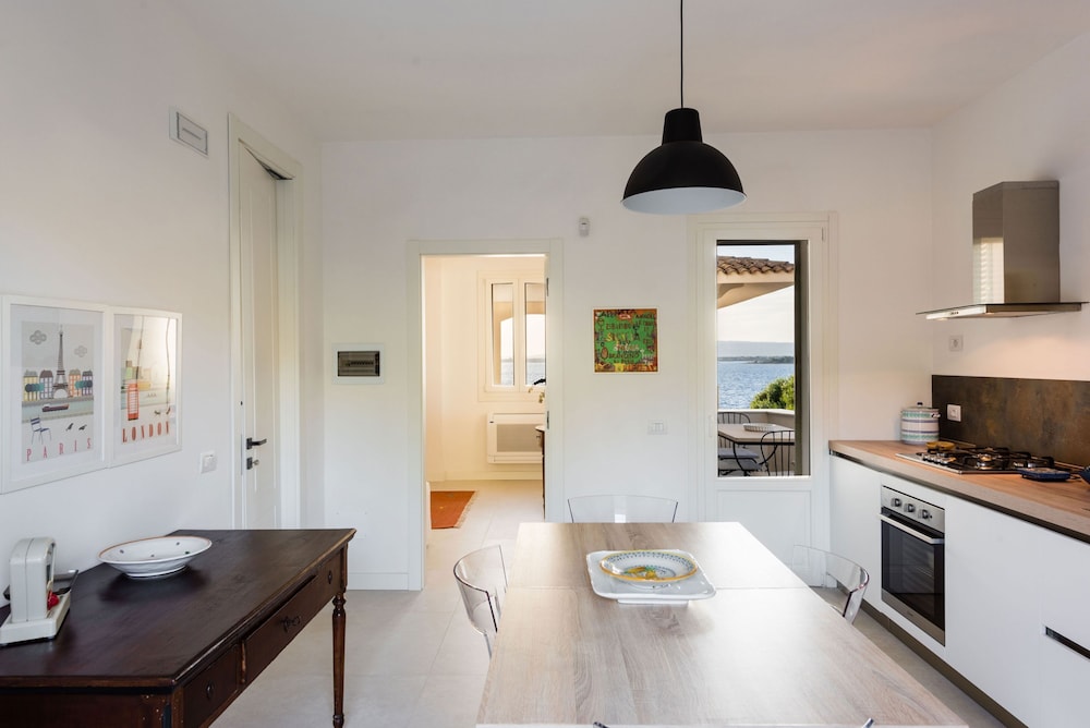 Villa Plemmiria by the Sea by Wonderful Italy
