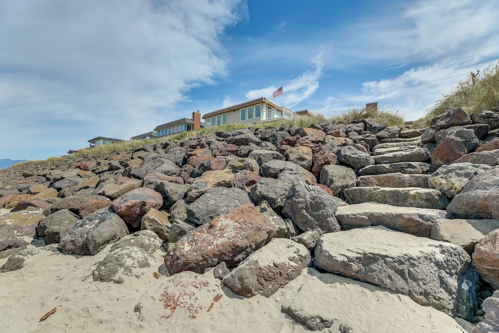 Group Friendly! Rockaway Beach Oasis w/ Game Room