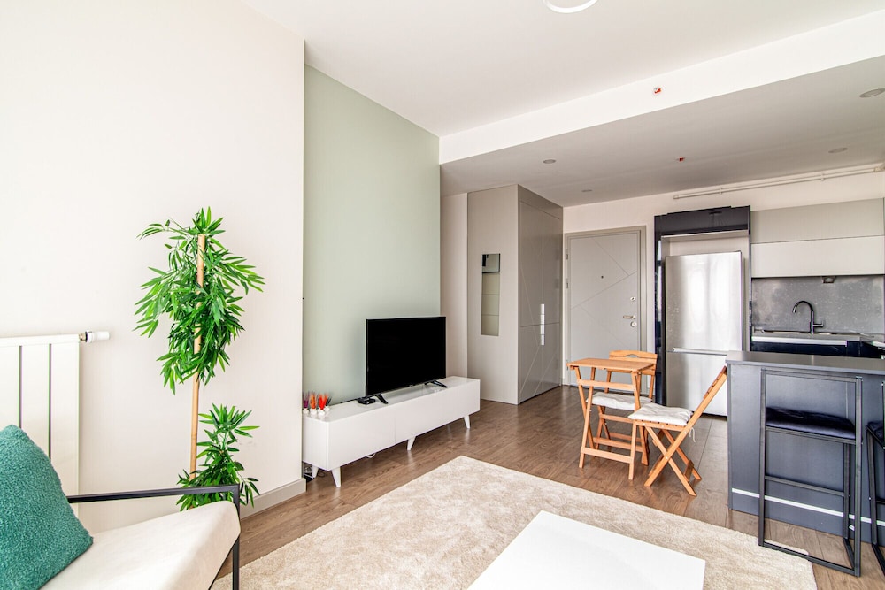 Dreamy Flat Close to Shopping Malls in Avcilar