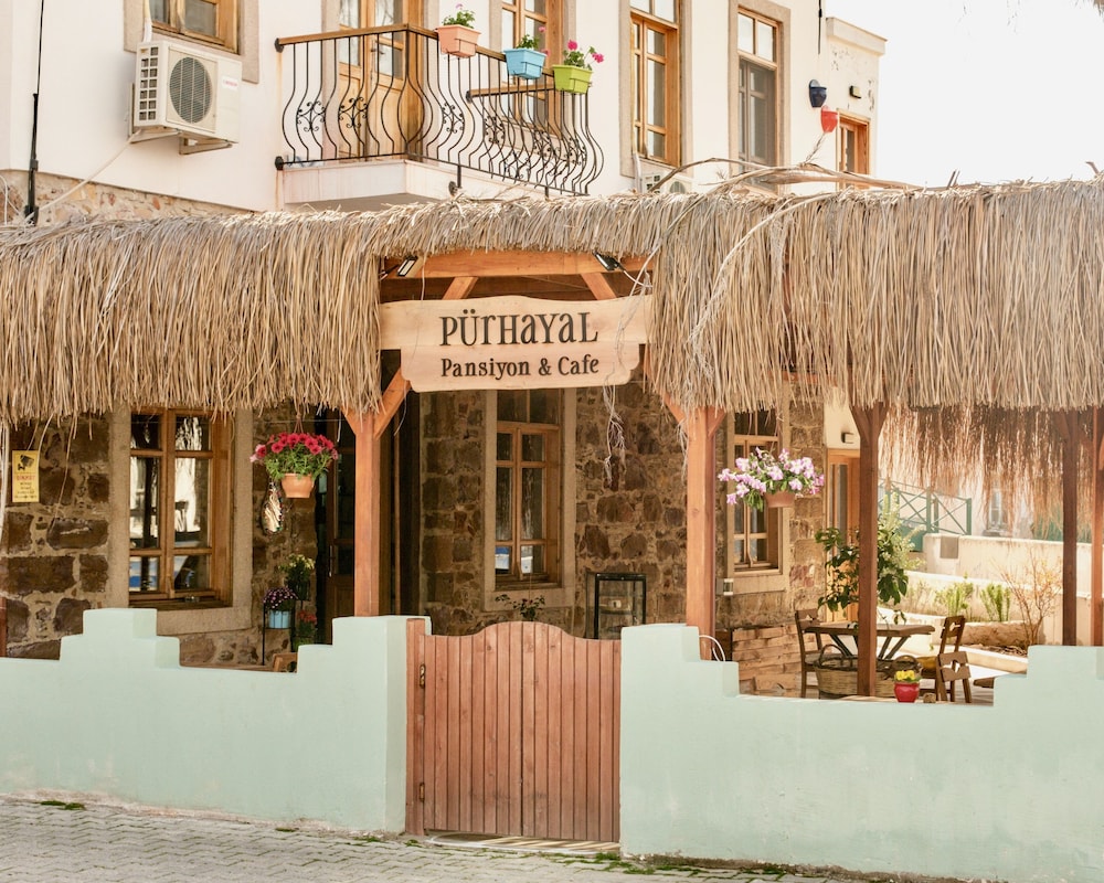Pürhayal Çeşme