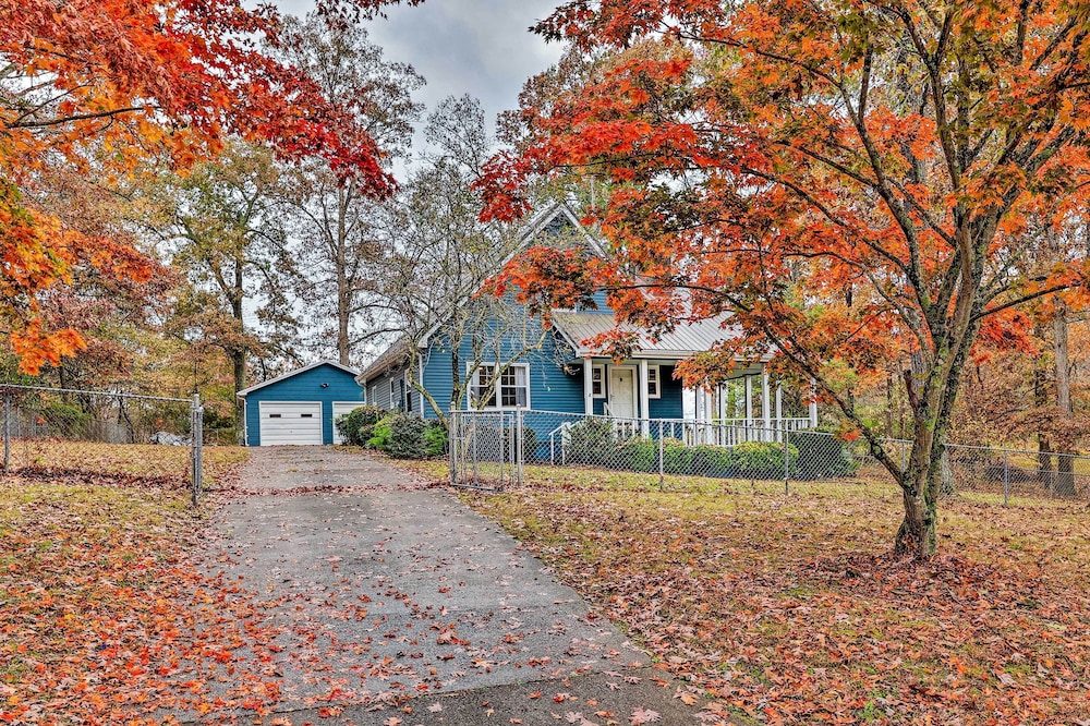 2 Mi to Tims Ford Lake! Cozy Cottage w/ Fireplace view 3