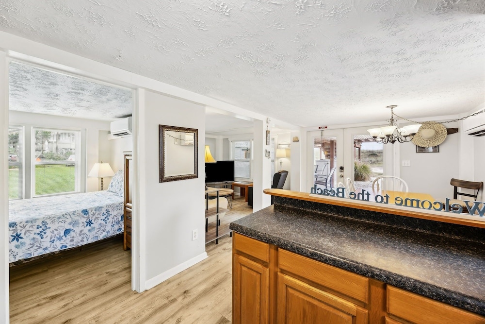 124 S Fletcher - Downstairs 3 Bedroom Duplex