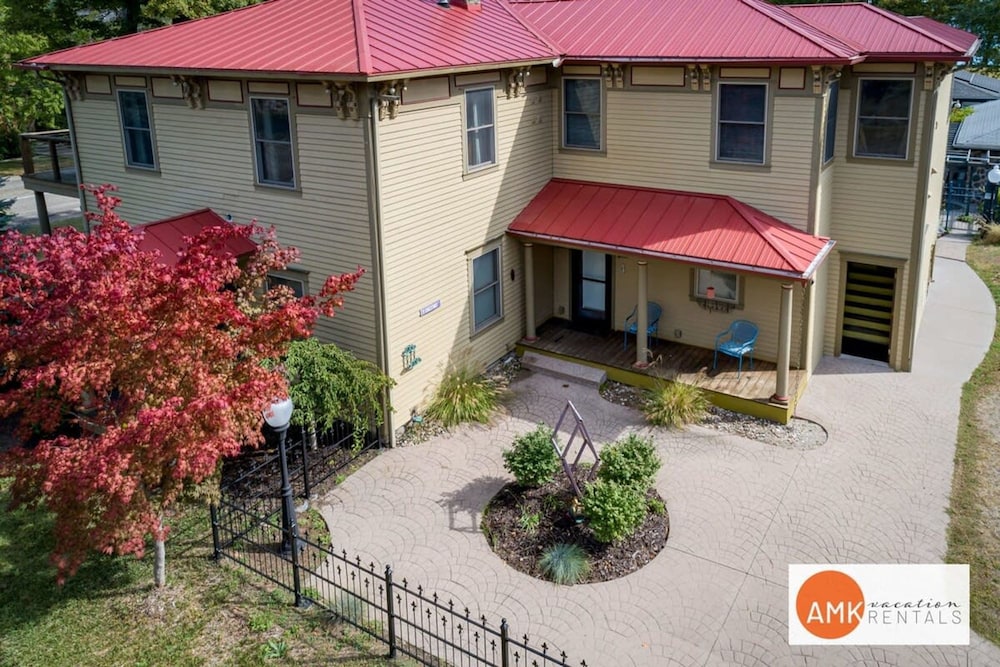 Lake Life Getaway - Condo Near Downtown