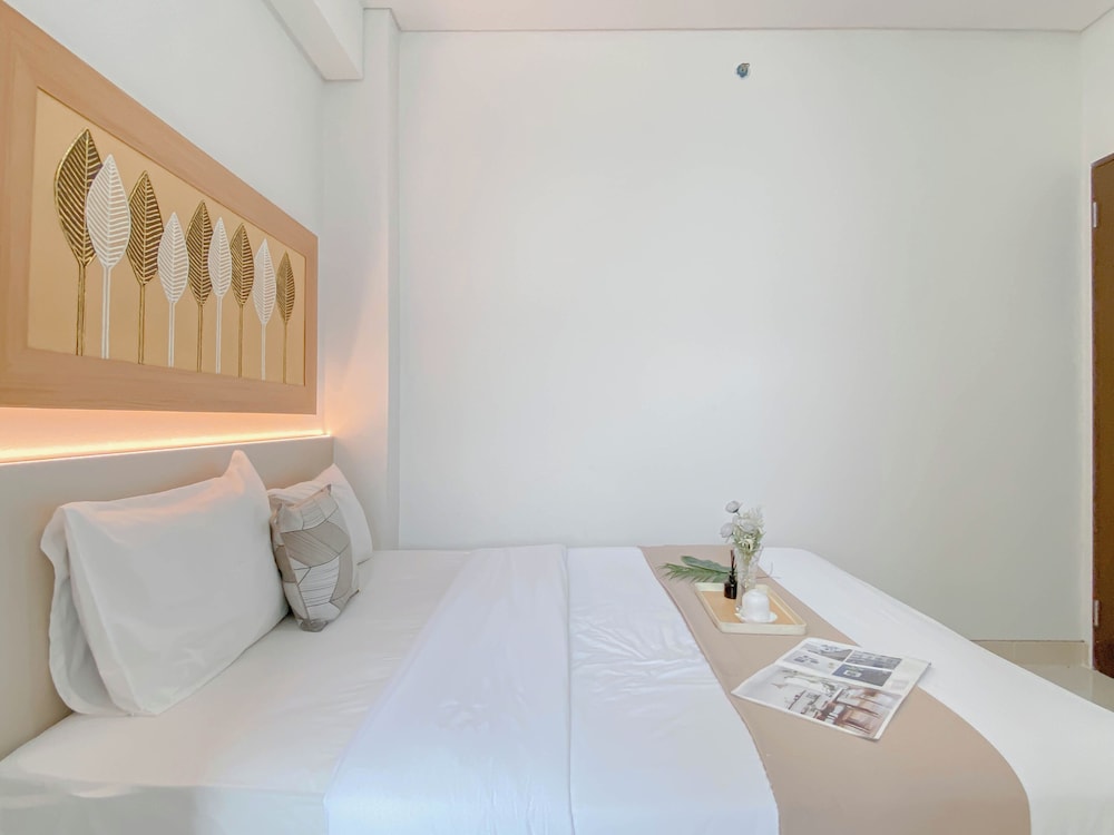 Homey And Tranquil 2Br Apartment Transpark Cibubur