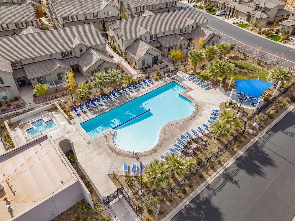 Desert Serenity 4 Bedroom Townhouse